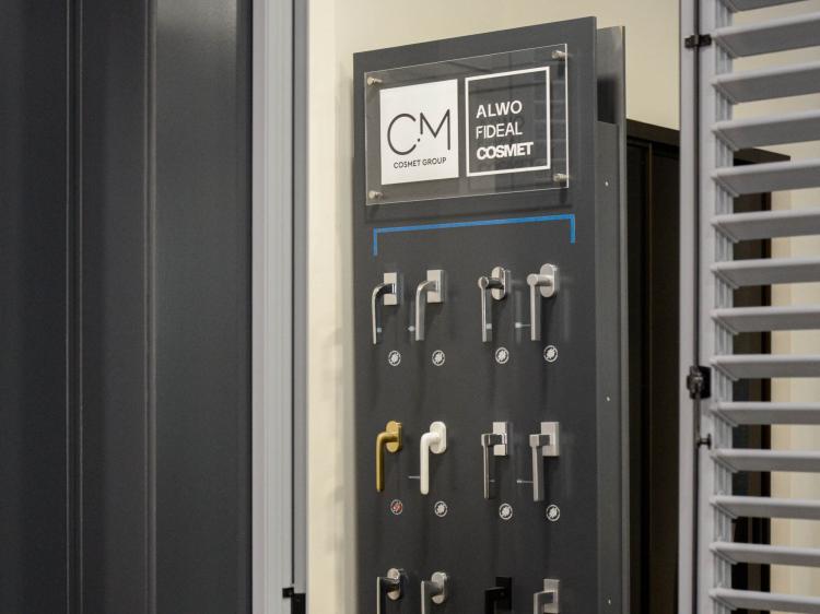 Espositore Cosmet con maniglie