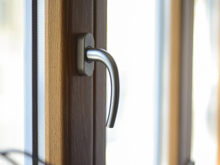 Dettaglio del legno interno e della maniglia
