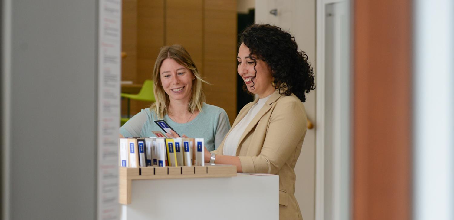 Serena, consulente TuttoPorte, nel showroom in Corso Montegrappa a Torino