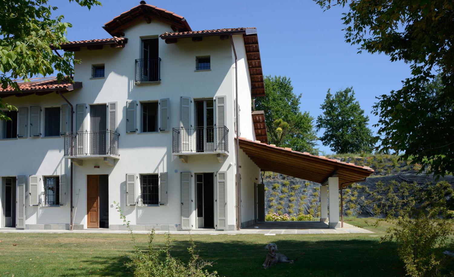 Sostituzione di tutti gli infissi della casa: serramenti, persiane, porte interne, portone blindato e garage